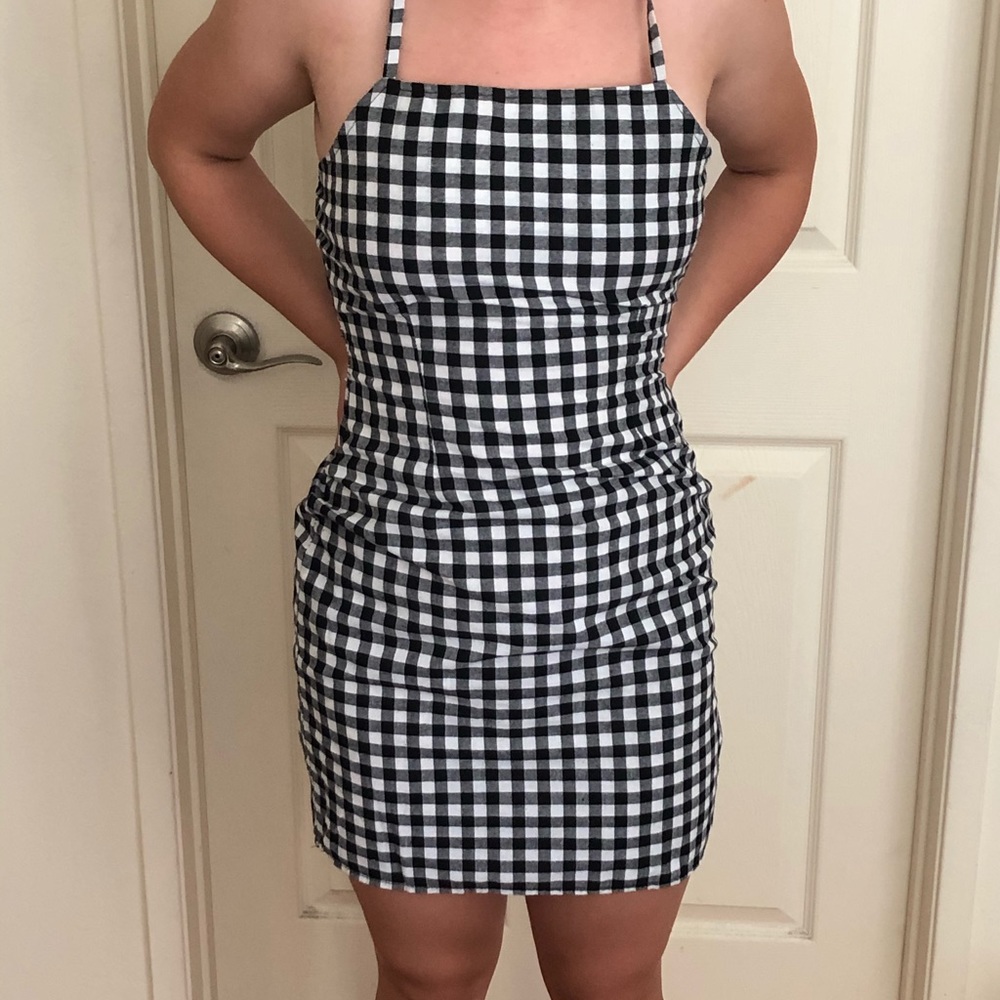 gingham dress 🖤🤍